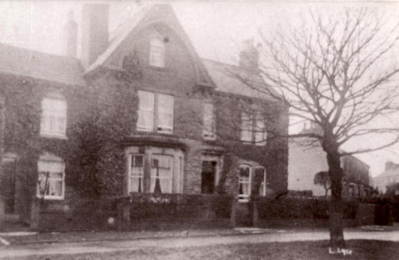 Hughendon House.JPG - Hughenden House; the residence of Joseph Jackman - wool merchant -  c 1880 to 1946    ( Date of photo not known ) 